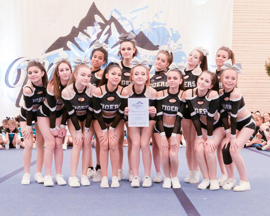mc2022cheer 10