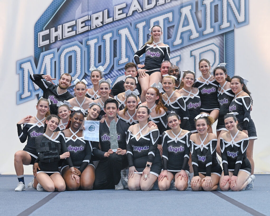 mc2023cheer 17